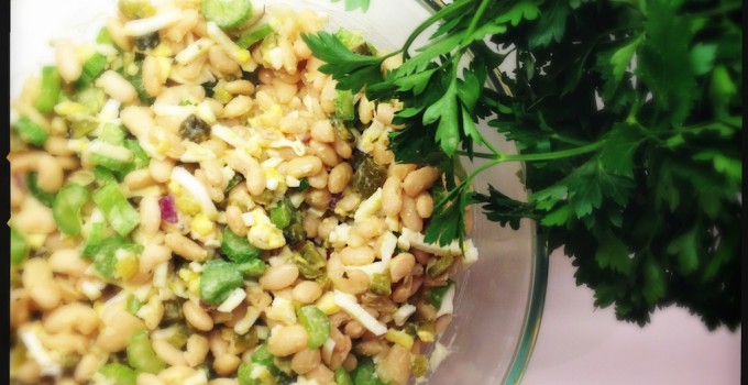 „Kartoffelsalat“ aus weißen Bohnen