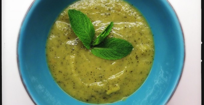 Zucchini-Suppe mit Minze