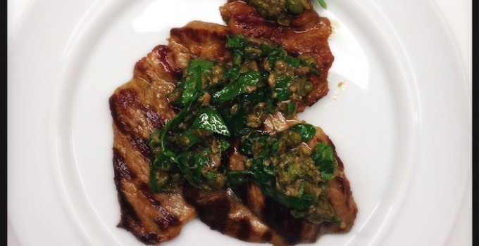 Lammsteaks mit Anchovis-Kapern-Sauce